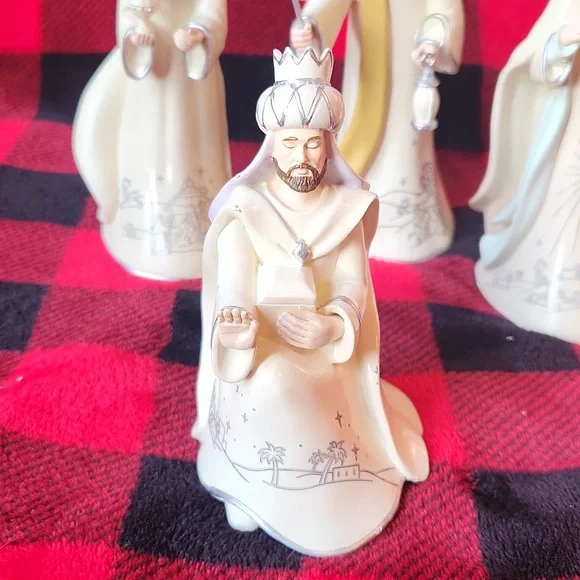 Hawthorne  Village, Christmas Holiday, Off-White Nativity Scene Set Decoration - Picture 3 of 16